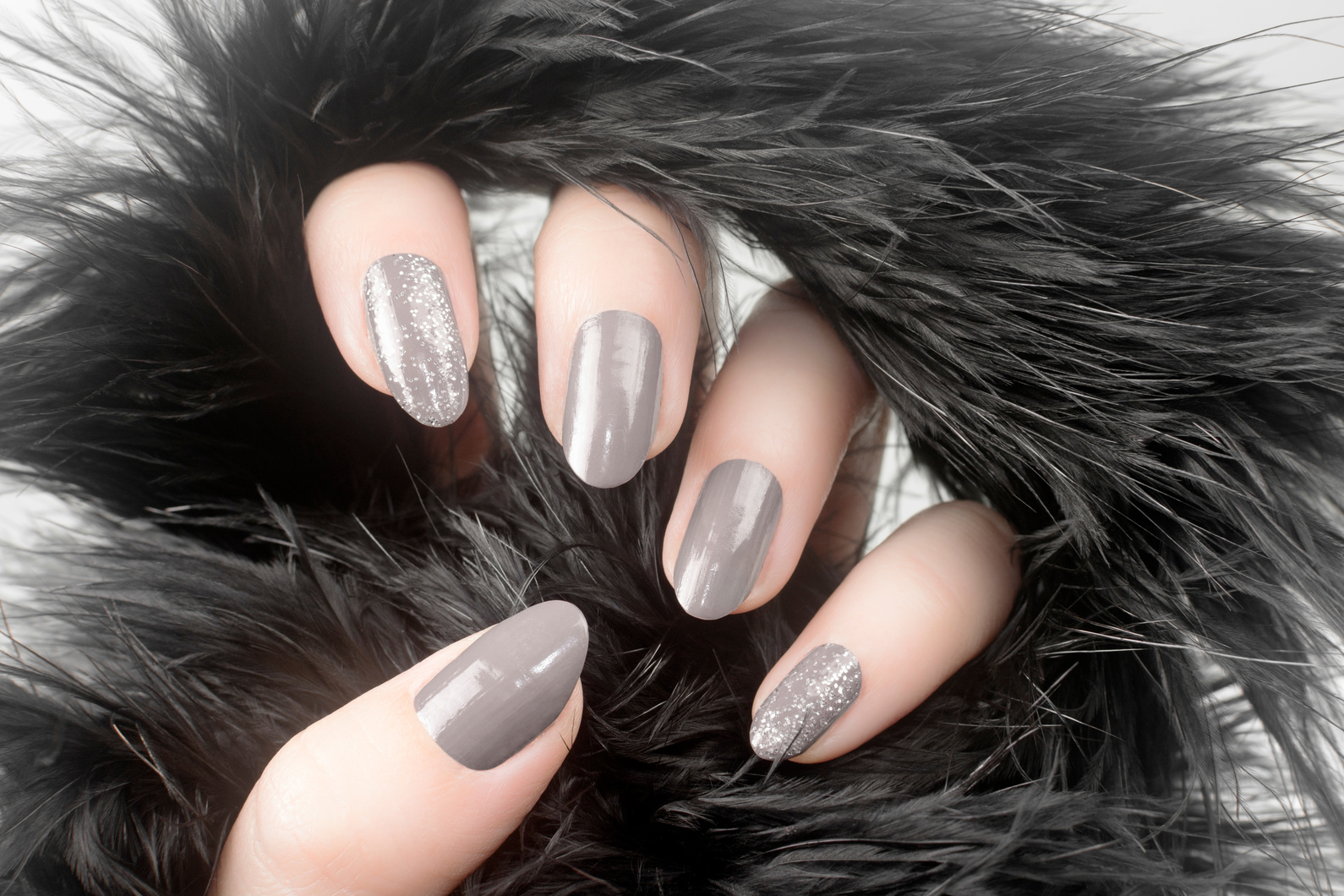 gray nails manicure